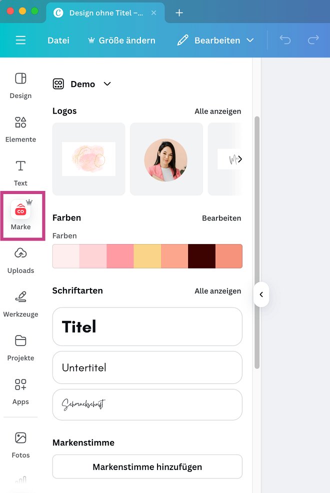 Markenunterlagen in Canva: Canva-Seitenleiste - Marke-Tab mit Beispiel-Markenkit Markenunterlagen in Canva: Canva-Editor mit geöffnetem Arbeitsbereich mit geöffneter ‚Marke‘-Seitenleiste. Markenkit-Elemente wie Logos, Farben und Schriftarten sind sichtbar und der Tab ‚Marke‘ ist optisch hervorgehoben durch eine farbige Markierung.