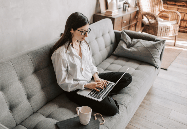 Anne Meinhardt, LinkedIn-Expertin aus Dresden; dekoratives Bild zum Bonus-Modul 