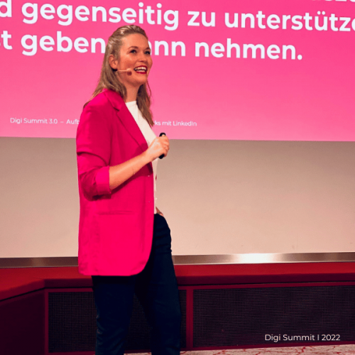 Foto von Anne Meinhardt als Speakerin beim Digi Summit